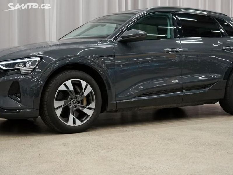 Audi Q8 e-tron, 50 Q SoH 94% Kam Pano Tažné